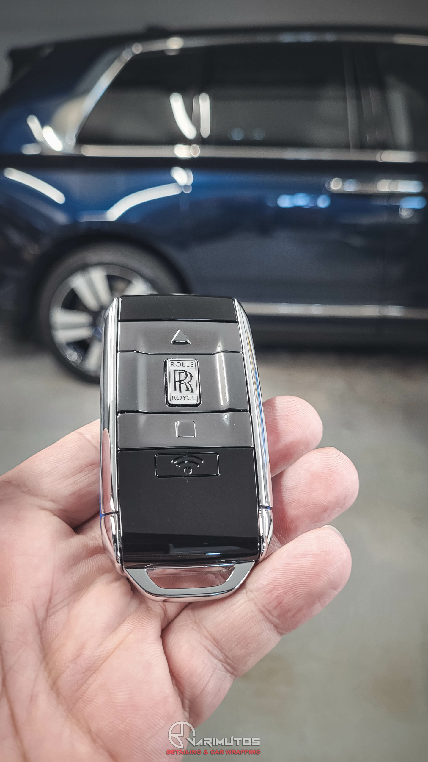 Rolls-Royce Cullinan zabezpieczony folią PPF – widok po aplikacji ochronnej warstwy lakieru