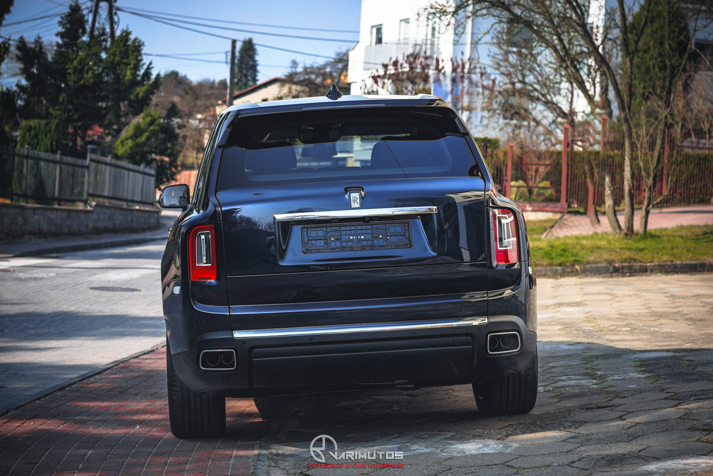 Rolls-Royce Cullinan zabezpieczony folią PPF – widok po aplikacji ochronnej warstwy lakieru