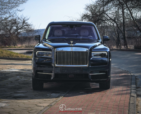 Rolls-Royce Cullinan zabezpieczony folią PPF – widok po aplikacji ochronnej warstwy lakieru