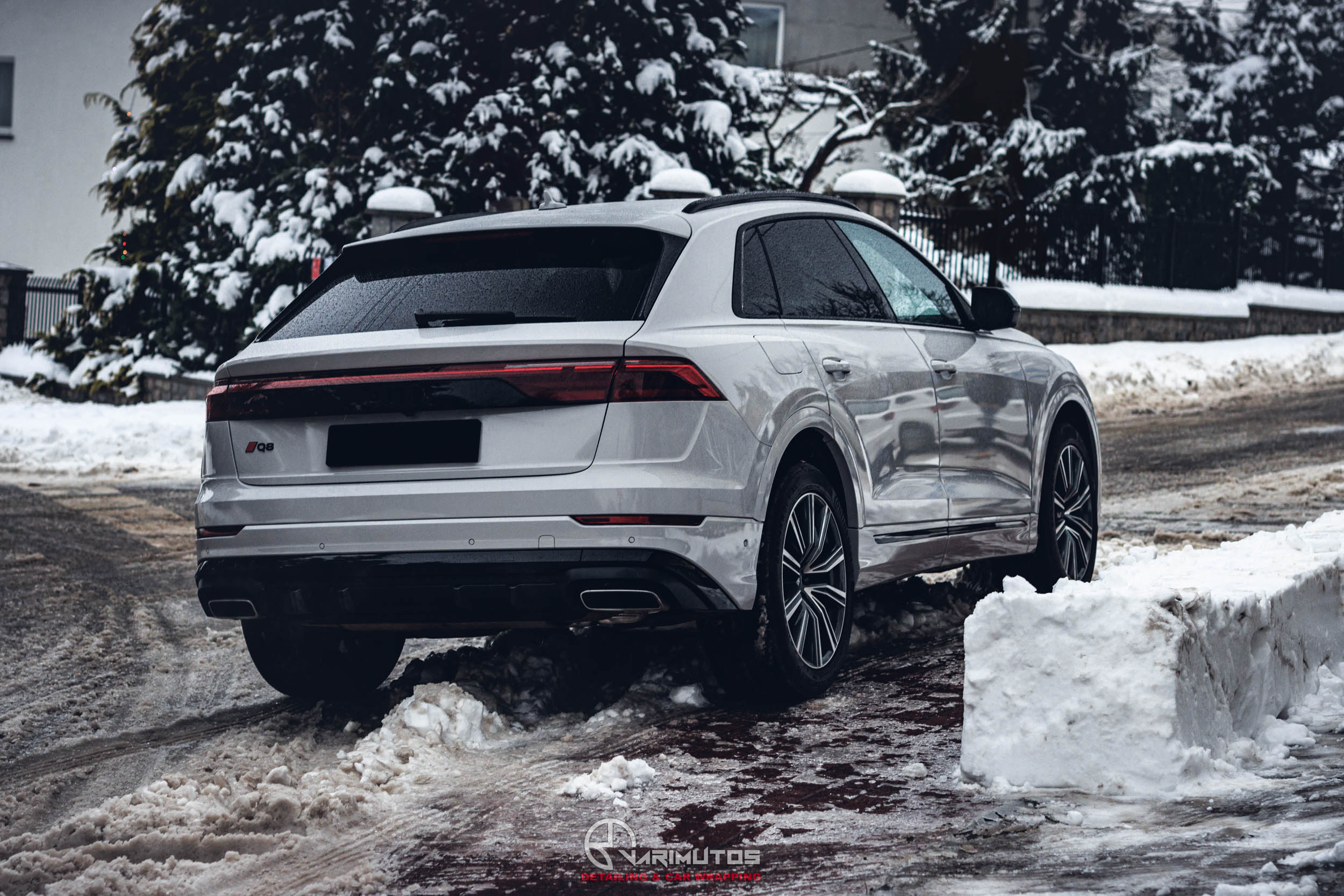 Audi Q8 Full Wrap Avery Varimutos 12 Audi Q8 po oklejeniu folią